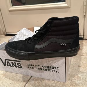 🛹 Vans Sk8 plain black skateboarding shoe